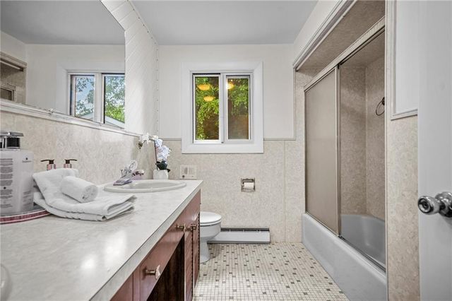 77 Kentucky Avenue, Warwick, RI 02888