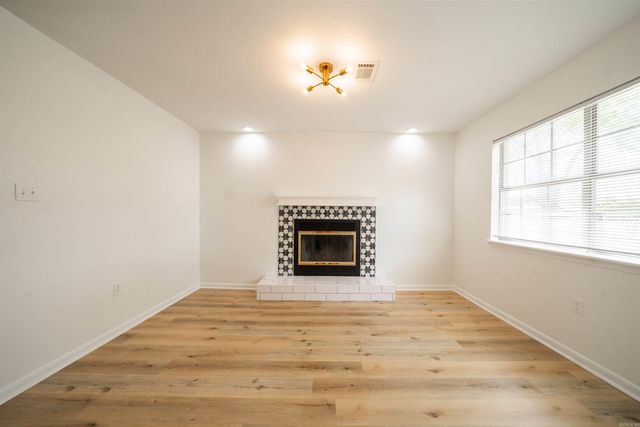 1630 S Donaghey Avenue, Conway, AR 72034