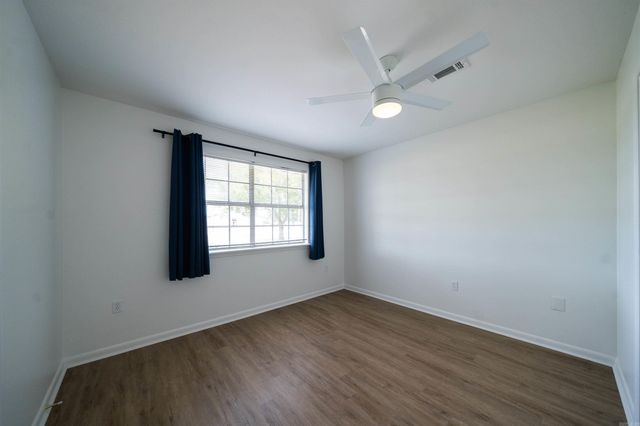 1630 S Donaghey Avenue, Conway, AR 72034