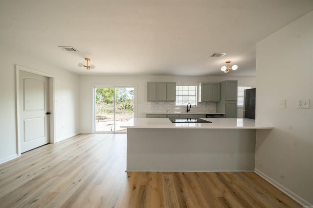 1630 S Donaghey Avenue, Conway, AR 72034