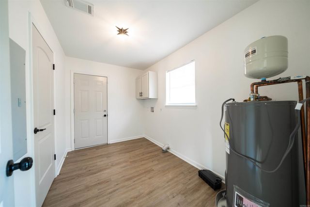 1630 S Donaghey Avenue, Conway, AR 72034