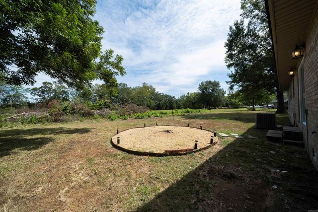 1630 S Donaghey Avenue, Conway, AR 72034