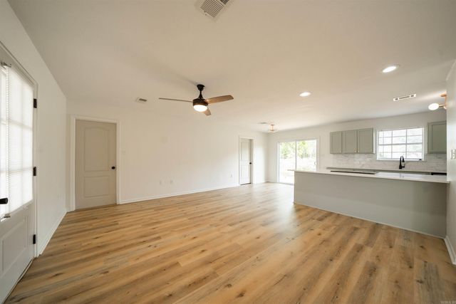 1630 S Donaghey Avenue, Conway, AR 72034