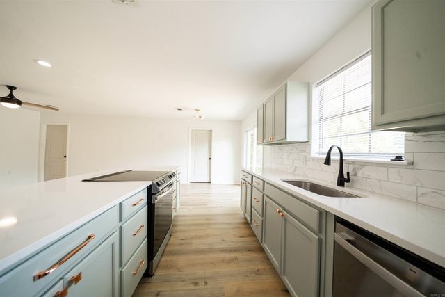 1630 S Donaghey Avenue, Conway, AR 72034