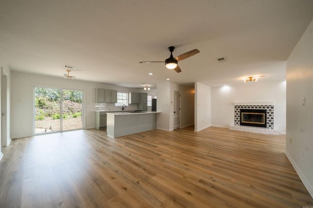 1630 S Donaghey Avenue, Conway, AR 72034