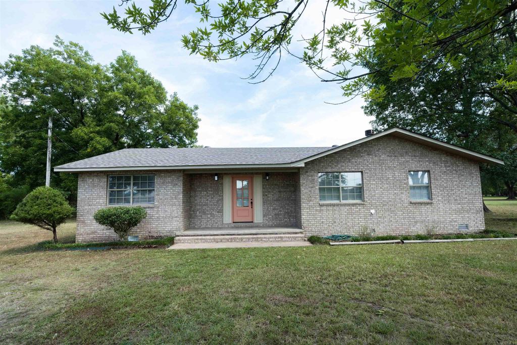 1630 S Donaghey Avenue, Conway, AR 72034
