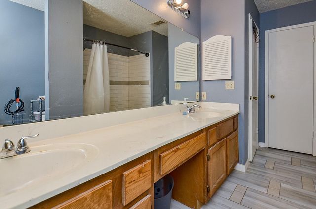 6689 Kentwick Drive 2/8, Houston, TX 77084