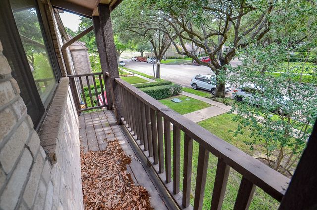6689 Kentwick Drive 2/8, Houston, TX 77084