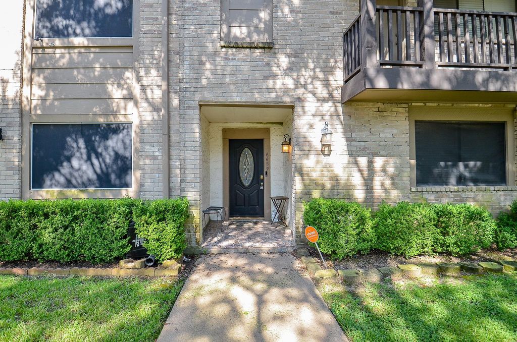 6689 Kentwick Drive 2/8, Houston, TX 77084