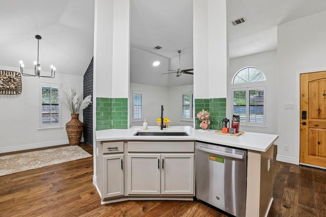 2000 Zephyr LN, Round Rock, TX 78664