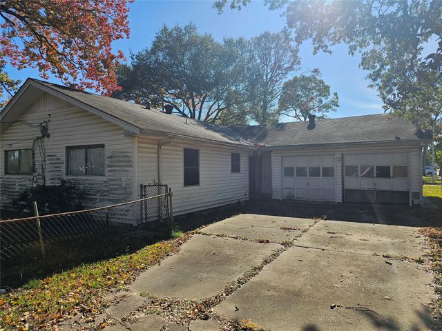 305 Helen Drive, Deer Park, TX 77536