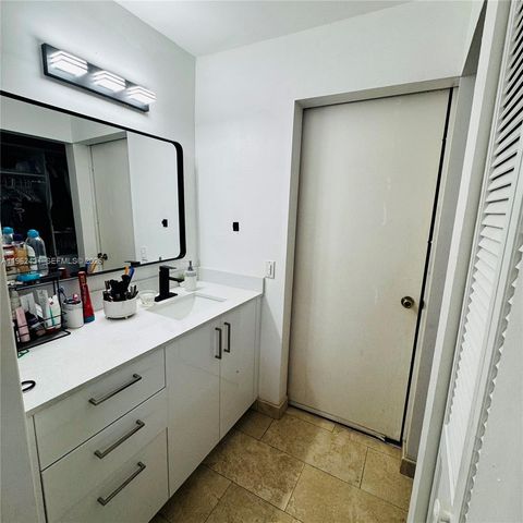 6695 SW 138th Ct, Miami, FL 33183