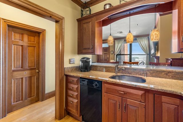 95 Court St 19, Plymouth, MA 02360