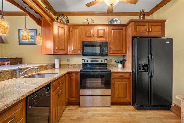 95 Court St 19, Plymouth, MA 02360