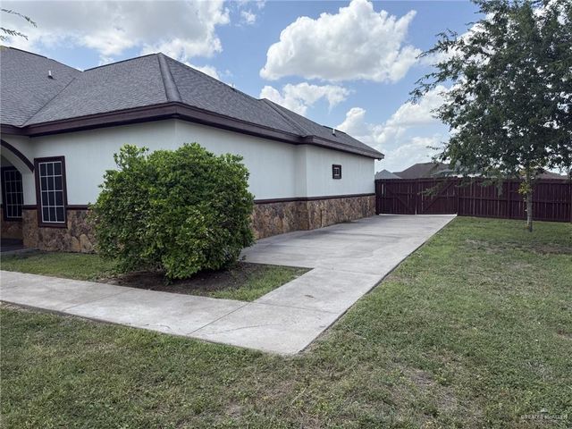 1431 Vida Grande Street, Alamo, TX 78516