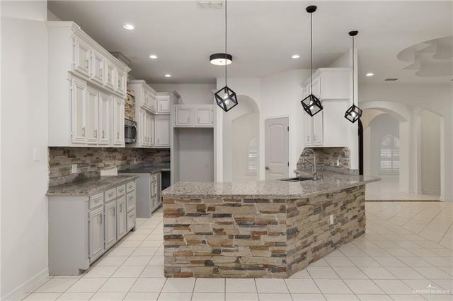 1431 Vida Grande Street, Alamo, TX 78516