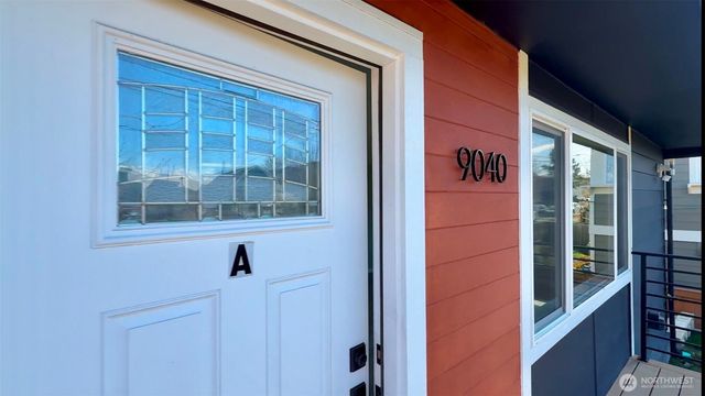 9040 17th Avenue SW, Seattle, WA 98106