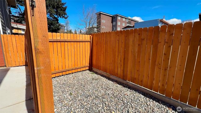 9040 17th Avenue SW, Seattle, WA 98106