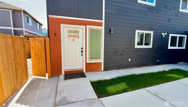 9040 17th Avenue SW, Seattle, WA 98106