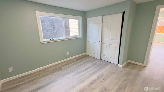 9040 17th Avenue SW, Seattle, WA 98106