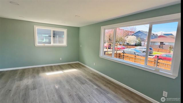 9040 17th Avenue SW, Seattle, WA 98106