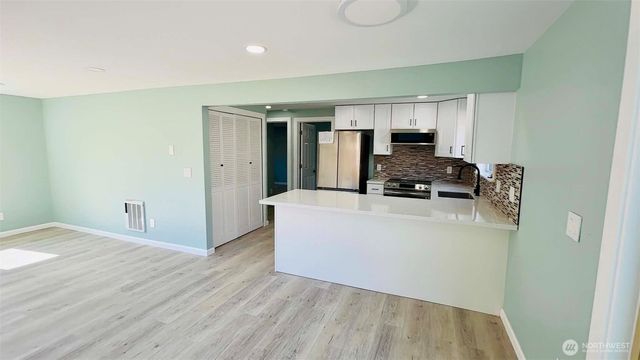 9040 17th Avenue SW, Seattle, WA 98106