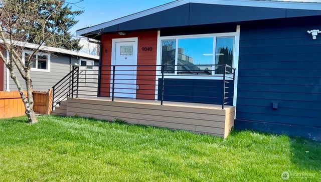 9040 17th Avenue SW, Seattle, WA 98106