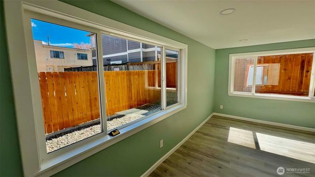 9040 17th Avenue SW, Seattle, WA 98106