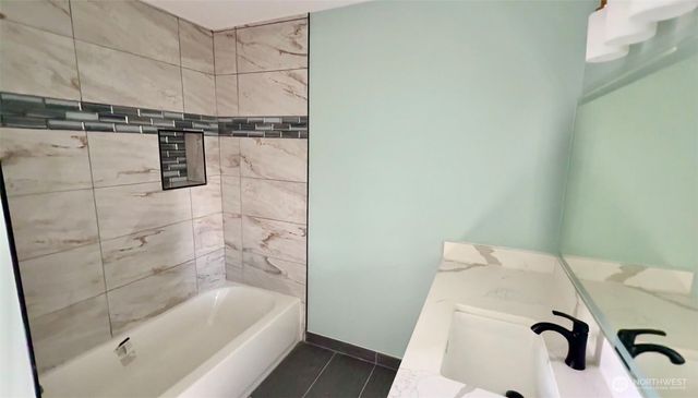 9040 17th Avenue SW, Seattle, WA 98106