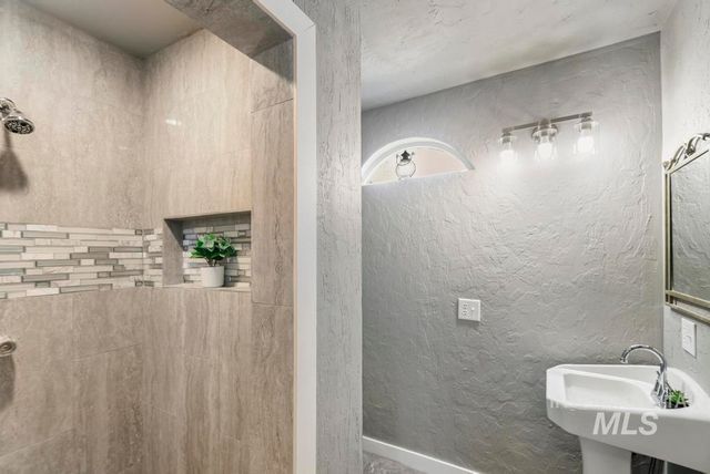 321 6th Ave W, Jerome, ID 83338