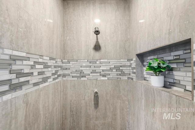 321 6th Ave W, Jerome, ID 83338