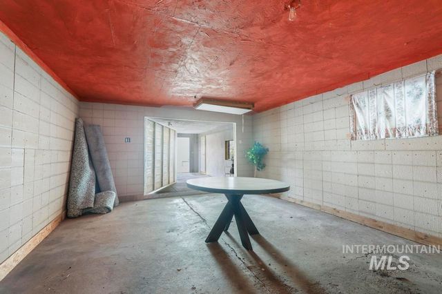 321 6th Ave W, Jerome, ID 83338