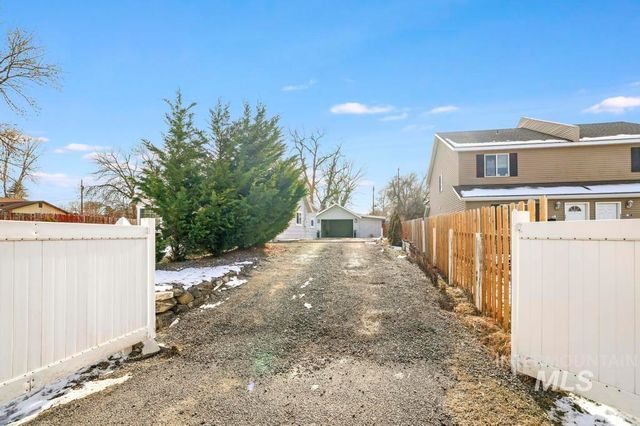 321 6th Ave W, Jerome, ID 83338