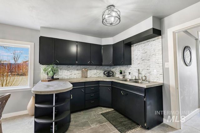 321 6th Ave W, Jerome, ID 83338