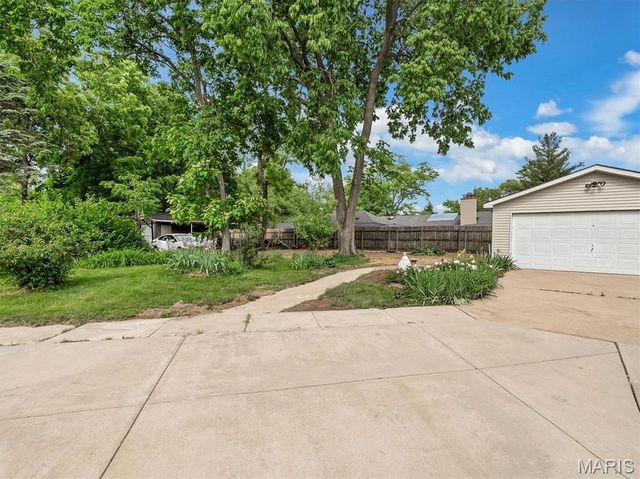 602 S Ballas Road, St Louis, MO 63122
