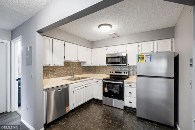 1011 41st Avenue NE 306, Columbia Heights, MN 55421