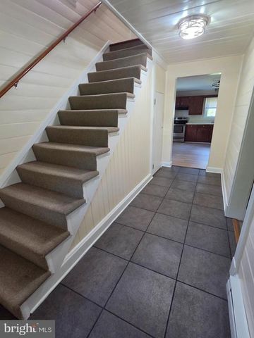 7689 LEEDS MANOR RD, Marshall, VA 20115