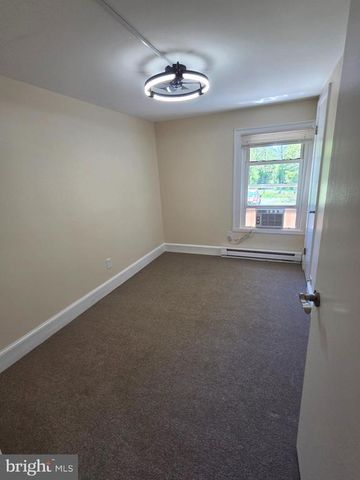 7689 LEEDS MANOR RD, Marshall, VA 20115