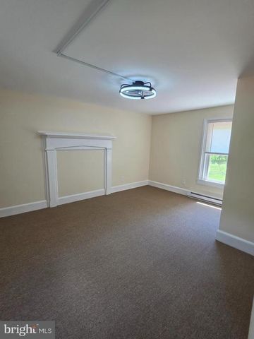 7689 LEEDS MANOR RD, Marshall, VA 20115