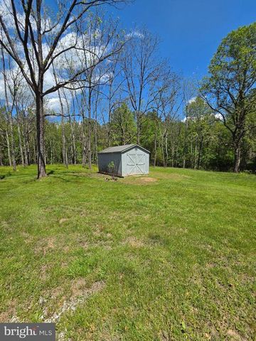 7689 LEEDS MANOR RD, Marshall, VA 20115