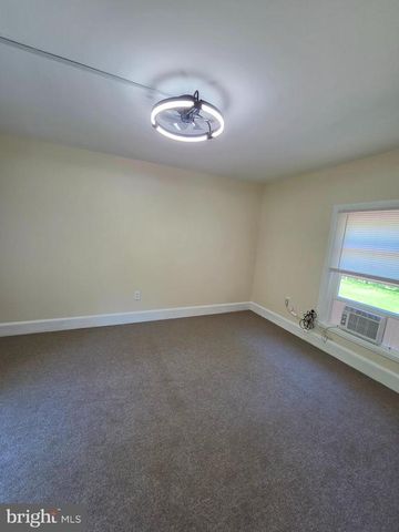 7689 LEEDS MANOR RD, Marshall, VA 20115