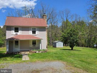 7689 LEEDS MANOR RD, Marshall, VA 20115
