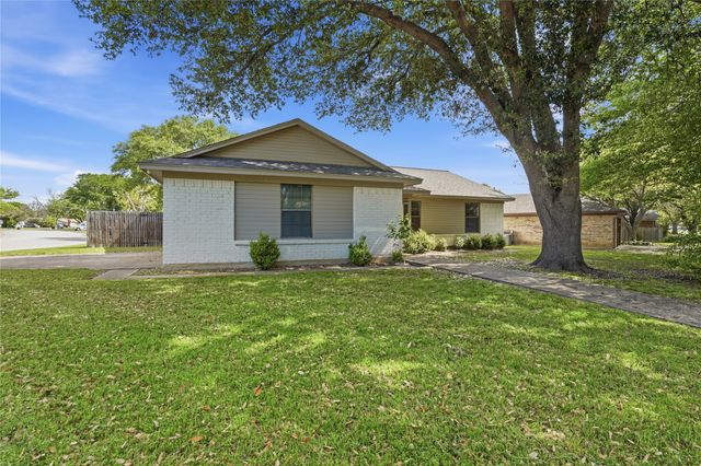 1701 Tobie Layne Street, Benbrook, TX 76126