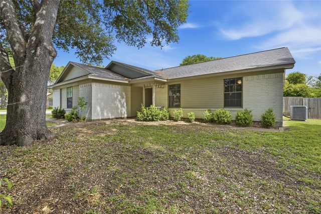 1701 Tobie Layne Street, Benbrook, TX 76126