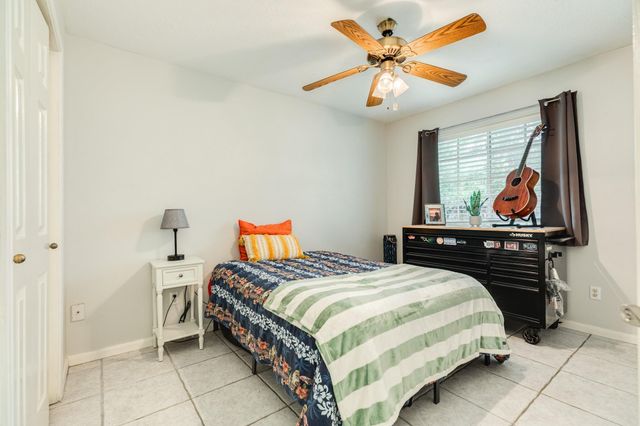 105 Plum Circle, Lake Jackson, TX 77566