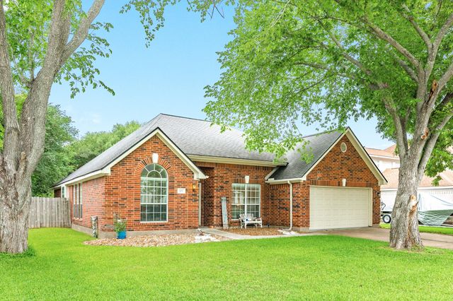 105 Plum Circle, Lake Jackson, TX 77566