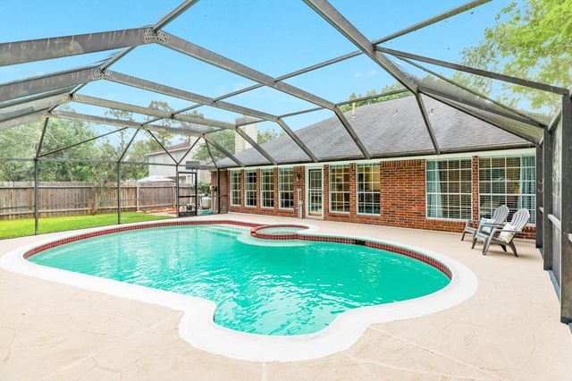 105 Plum Circle, Lake Jackson, TX 77566