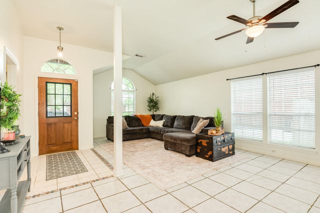 105 Plum Circle, Lake Jackson, TX 77566