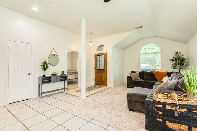 105 Plum Circle, Lake Jackson, TX 77566