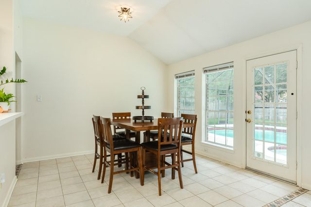 105 Plum Circle, Lake Jackson, TX 77566